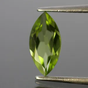 Peridot | natural, pear cut 10x5 mm, VS, 1ct