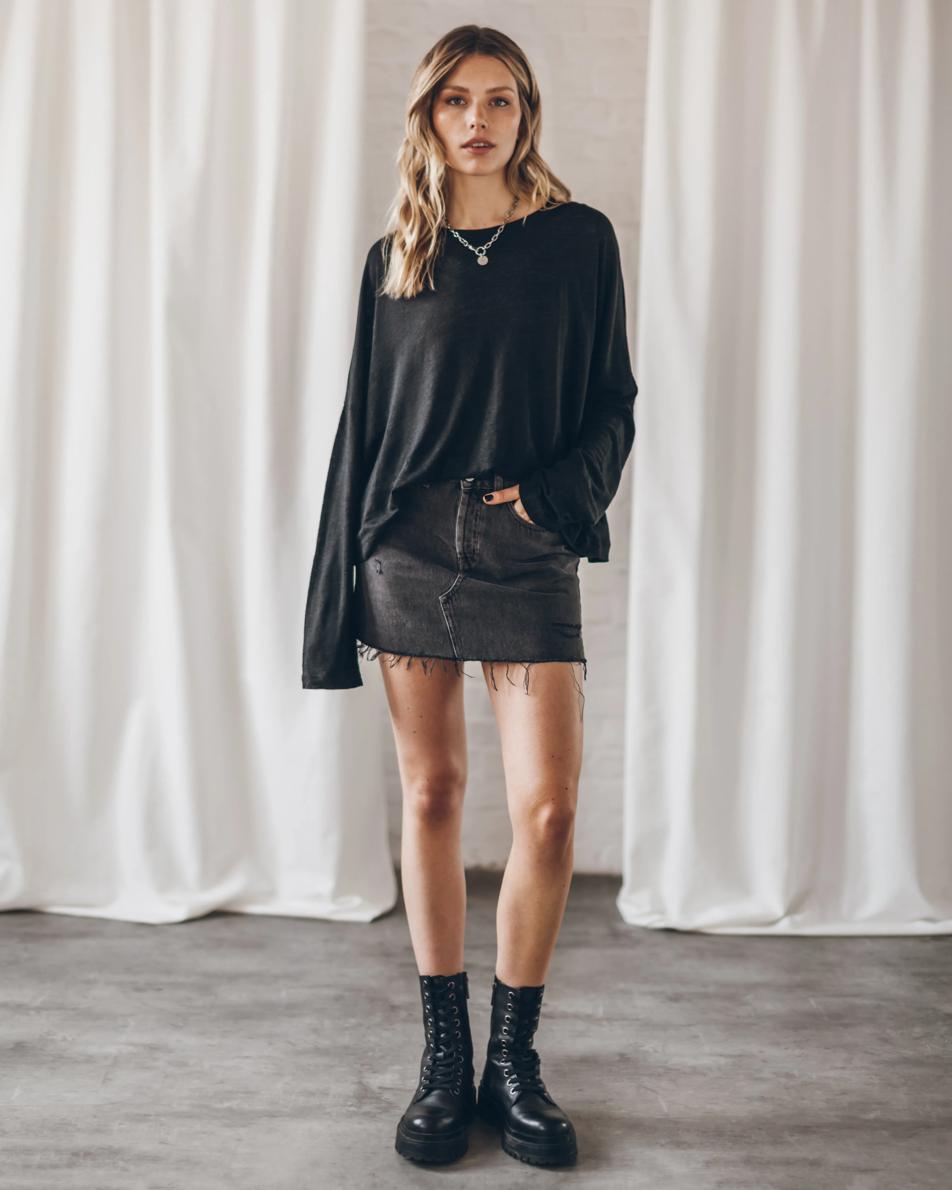 The Black Loose Linen Longsleeve